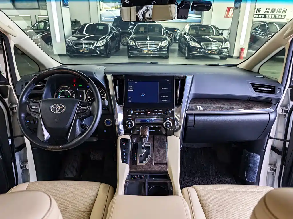Toyota Vellfire 2021 — фото 8