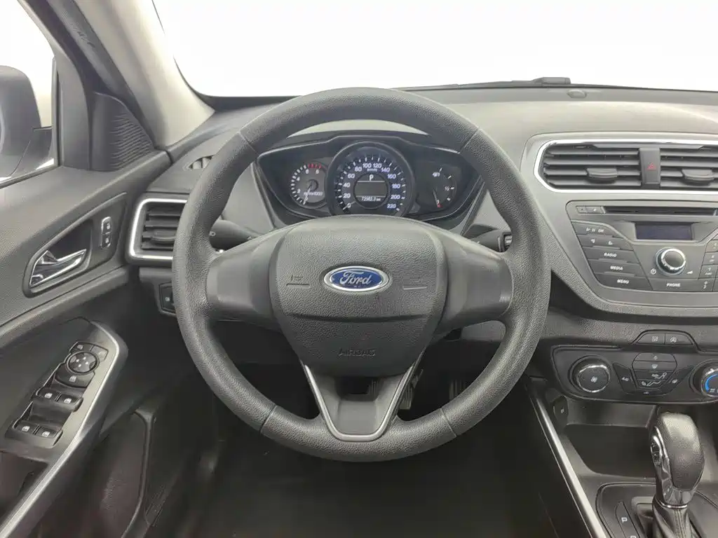 Ford Escort 2019 — фото 11