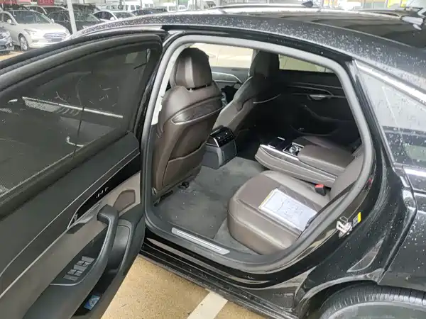 Audi A8 2022