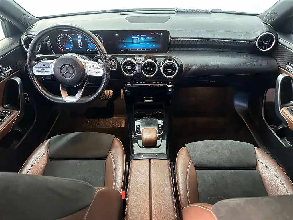 Mercedes-Benz A-Class 2019 — фото 15