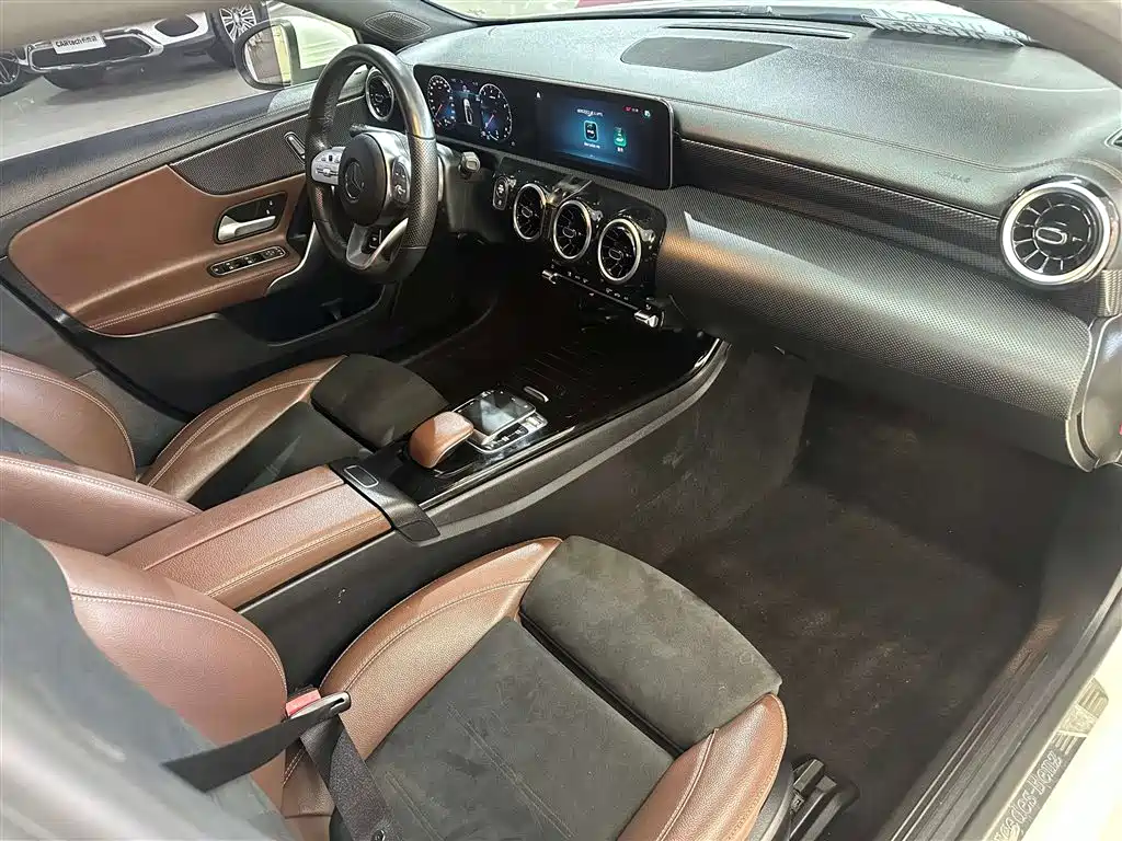 Mercedes-Benz A-Class 2019 — фото 19