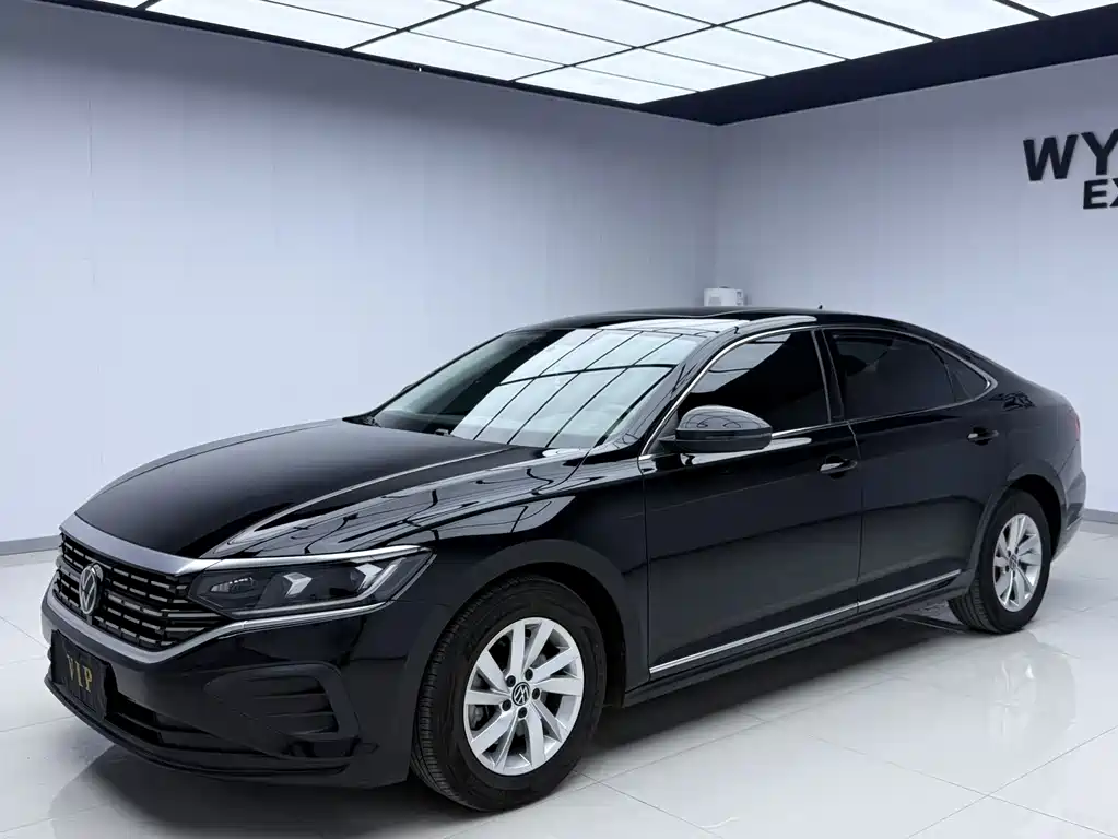 Volkswagen Passat 2023 — фото 1