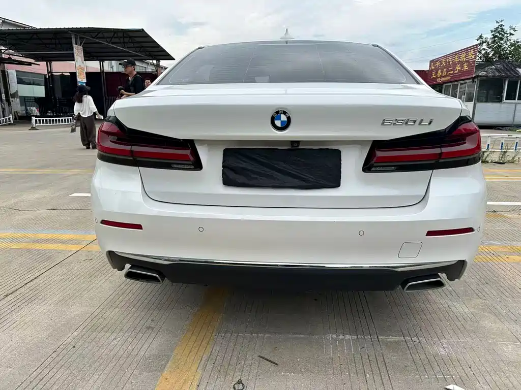 BMW 5 Series 2021 — фото 12