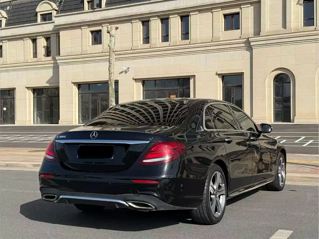 Mercedes-Benz E-Class 2020 — фото 16