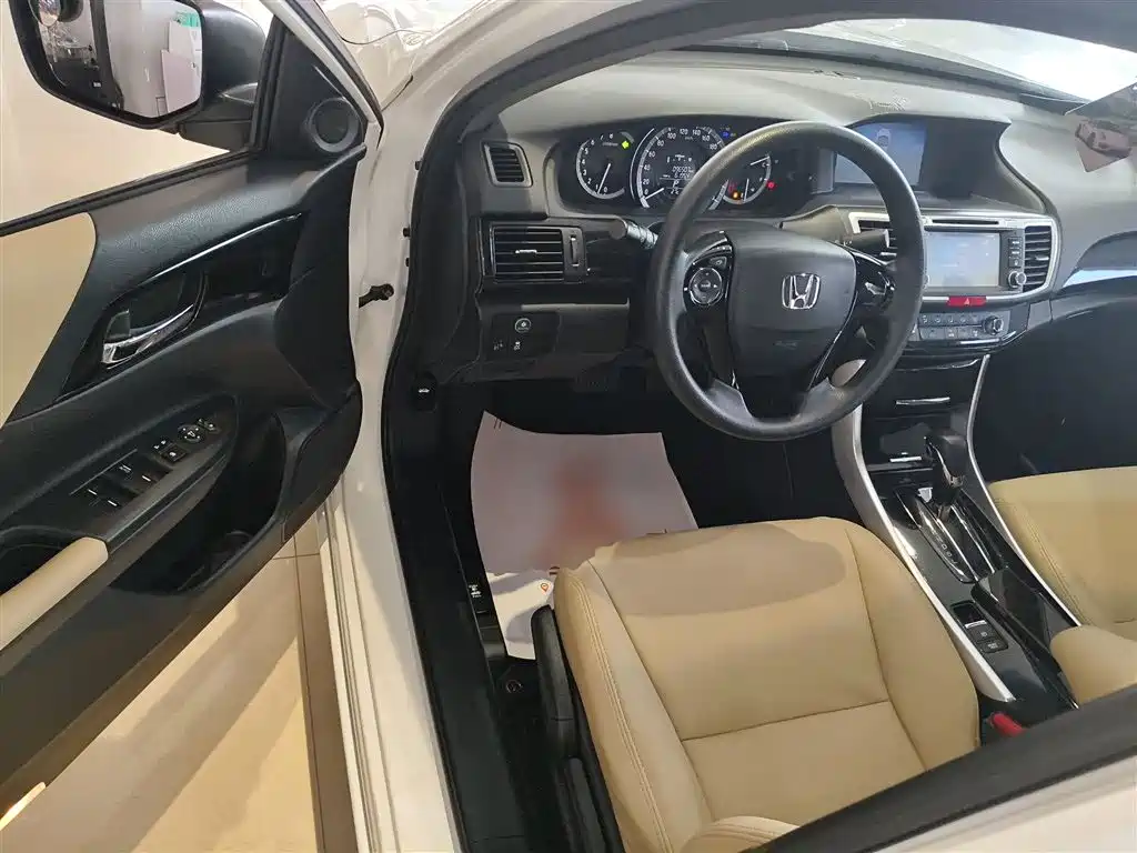 Honda Accord 2016 — фото 12