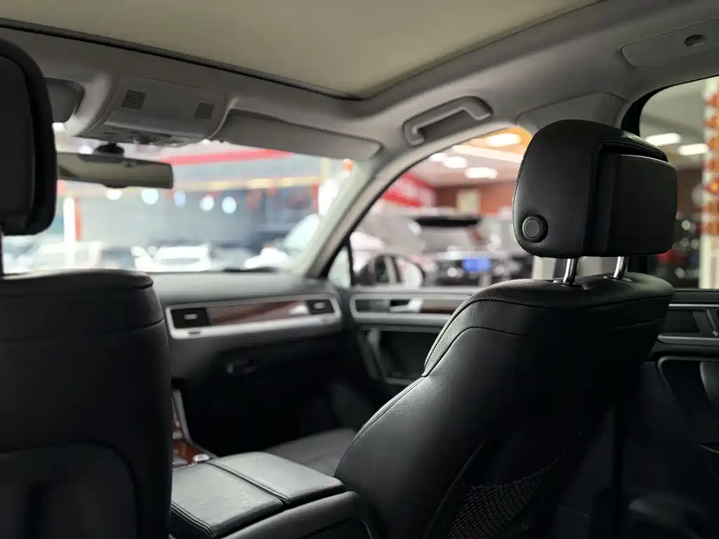 Volkswagen Touareg 2015 — фото 16