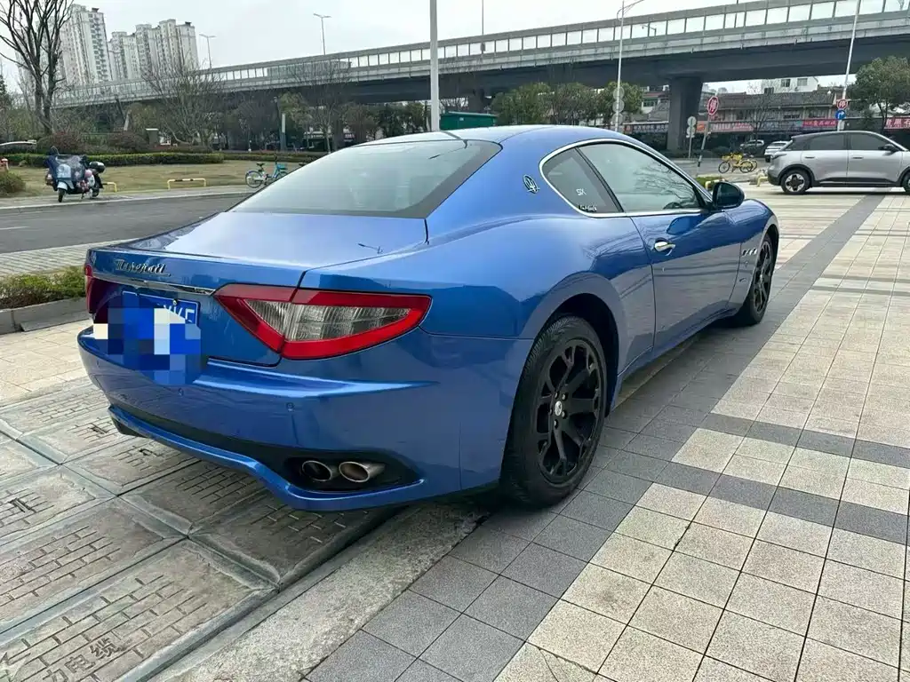 Maserati GranTurismo 2015 — фото 5