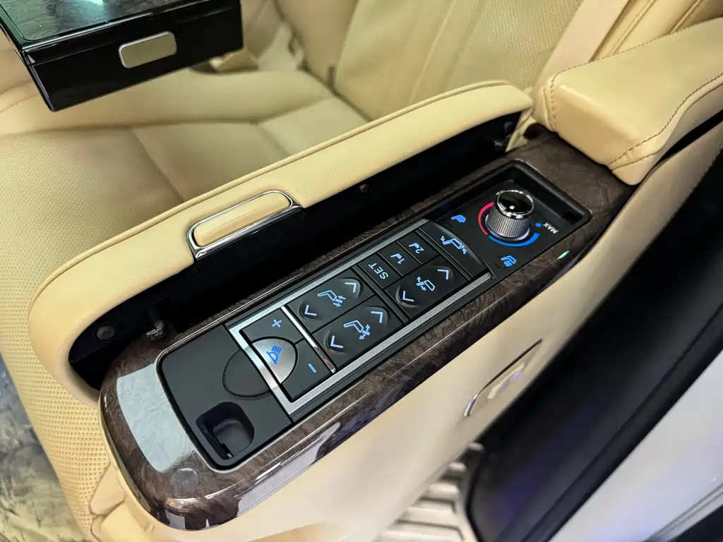 Toyota Alphard 2021 — фото 23