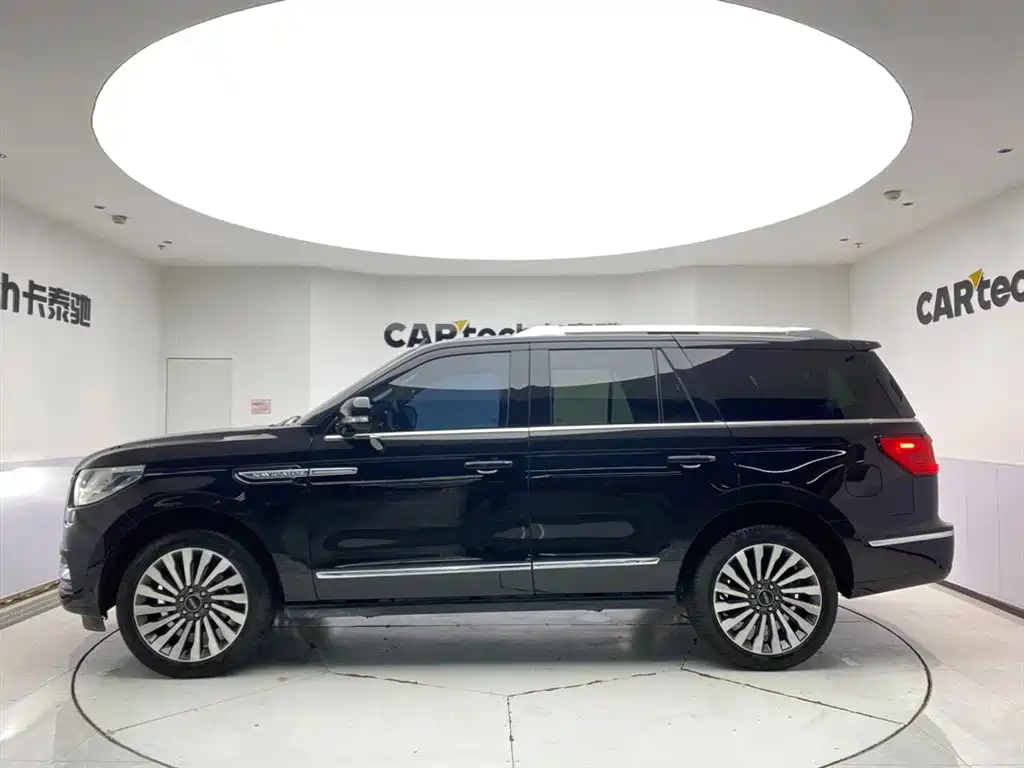 Lincoln Navigator 2021 — фото 8