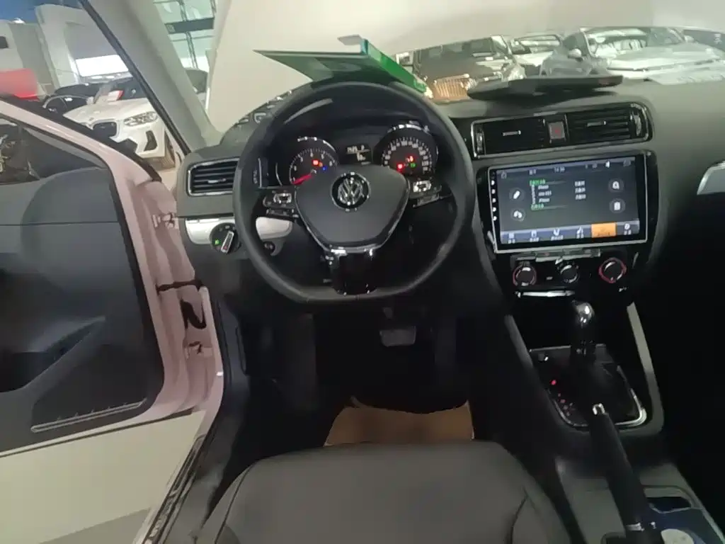 Volkswagen Sagitar 2017