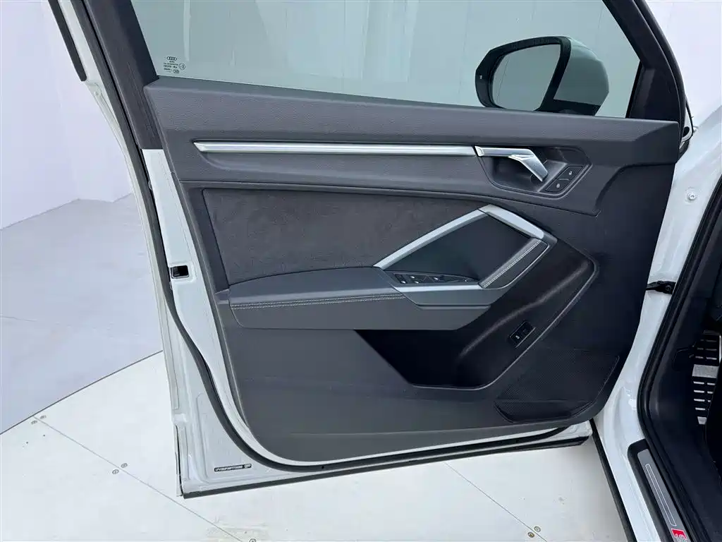 Audi Q3 2023 — фото 17