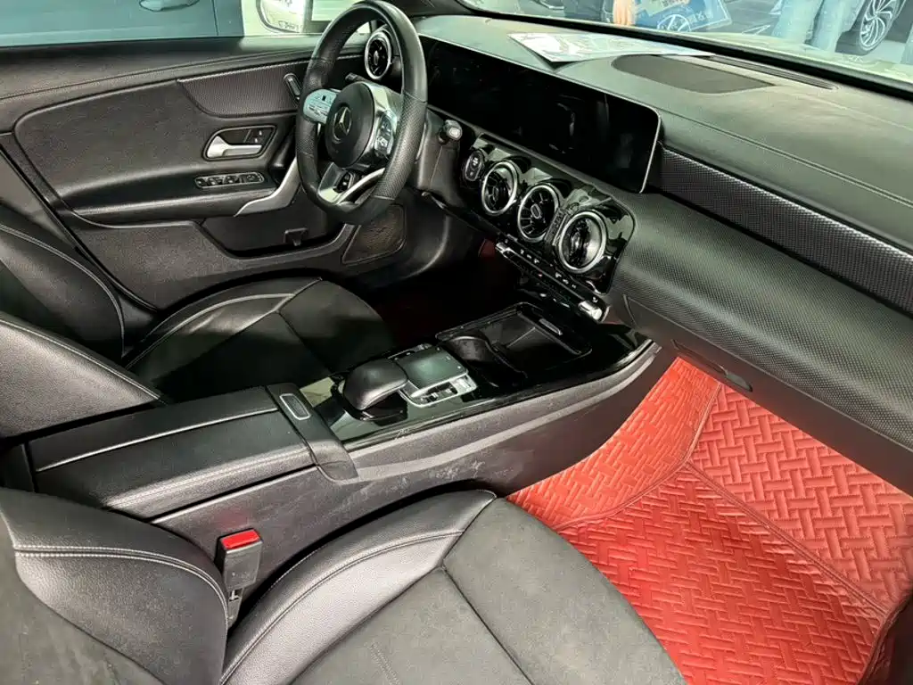 Mercedes-Benz A-Class 2019 — фото 17