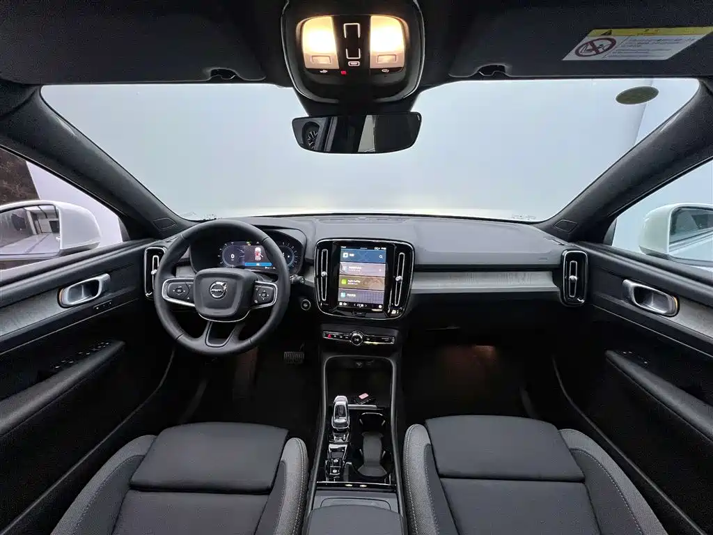 Volvo XC40 2024 — фото 12