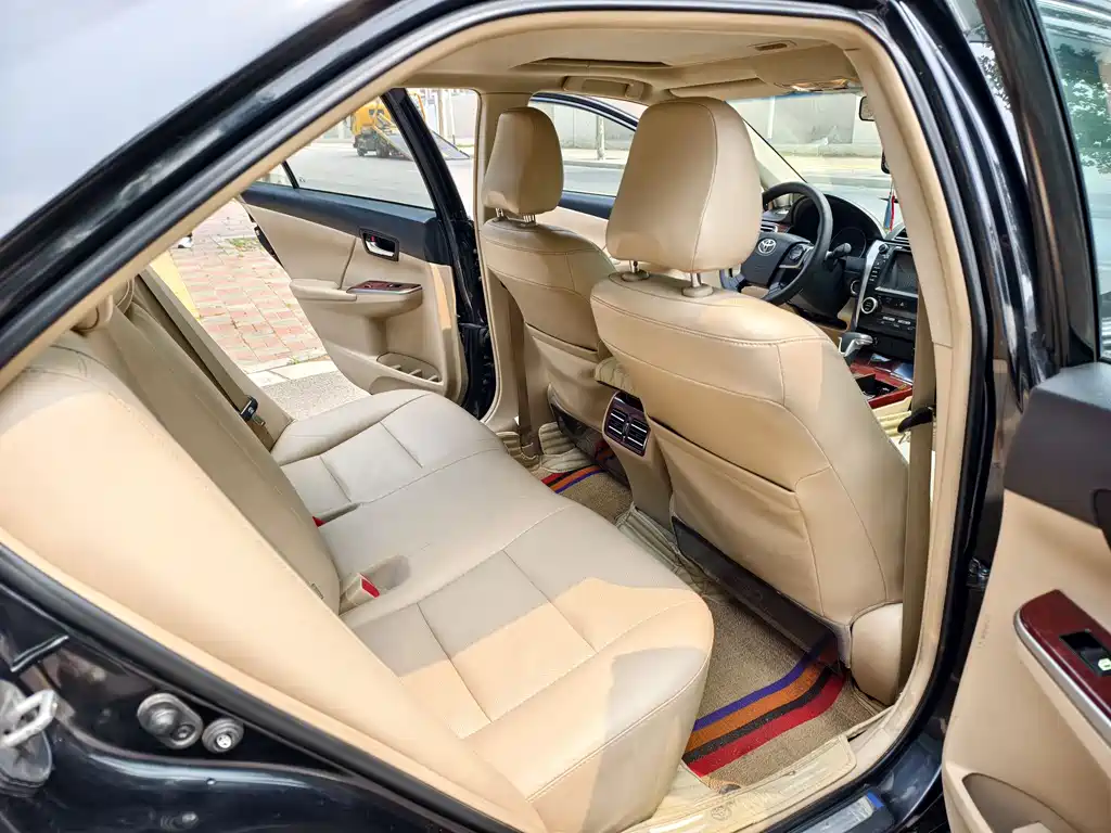Toyota Camry 2014 — фото 12