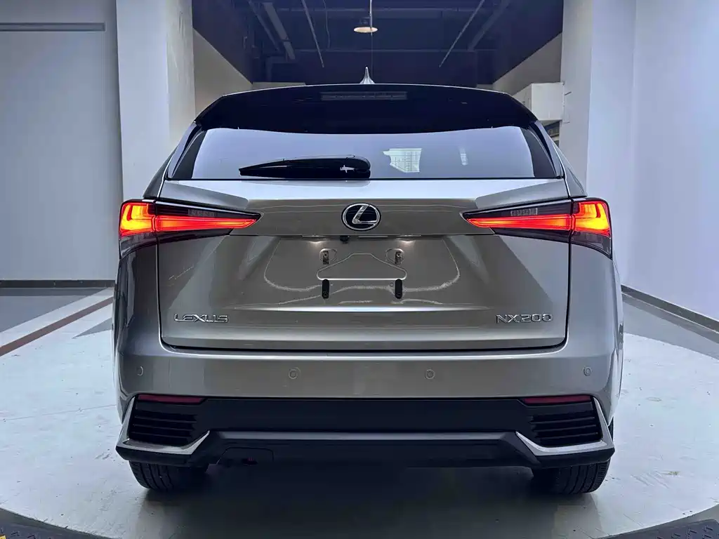 Lexus NX 2020 — фото 4