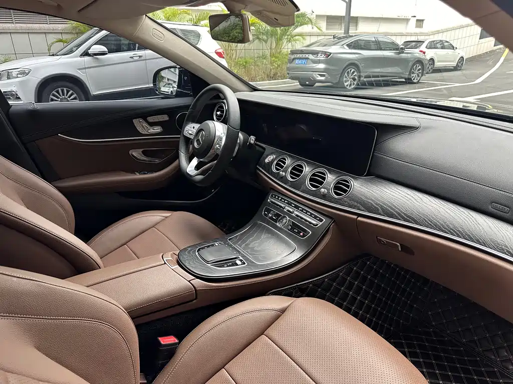 Mercedes-Benz E-Class 2019 — фото 12