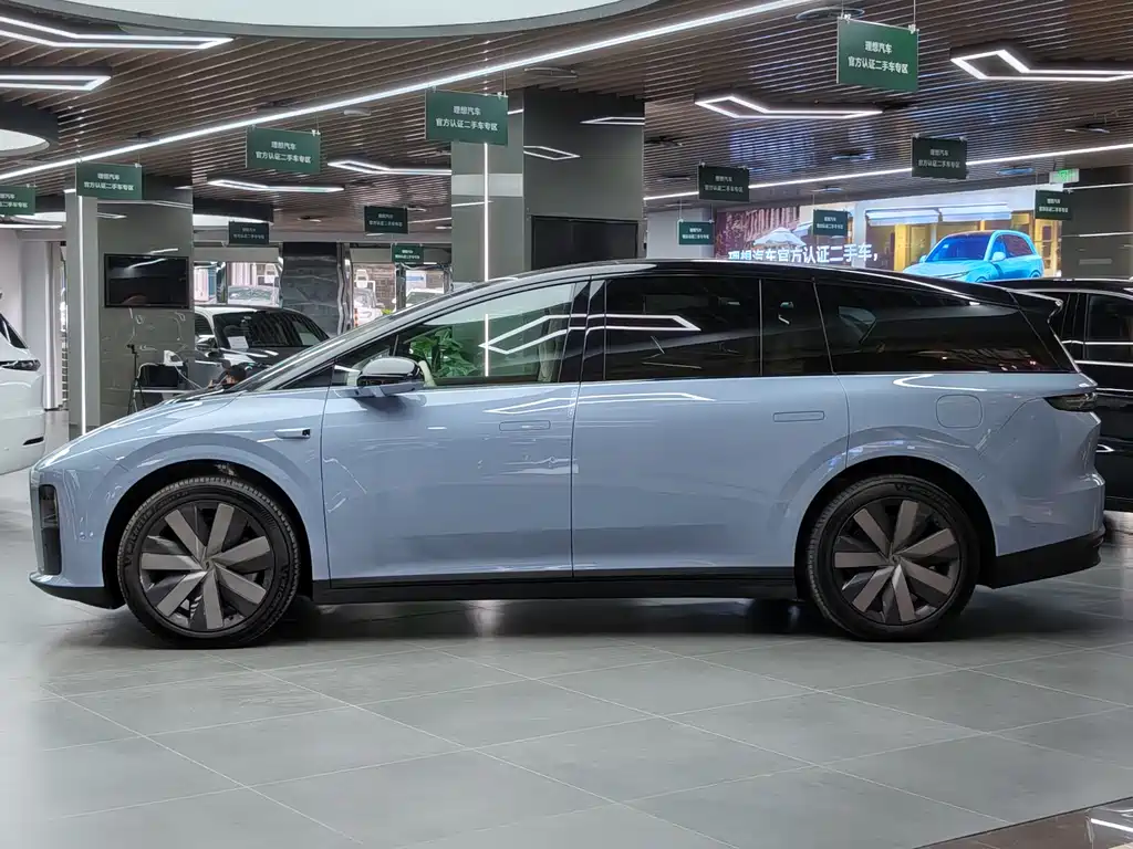 Li Auto i8 2025