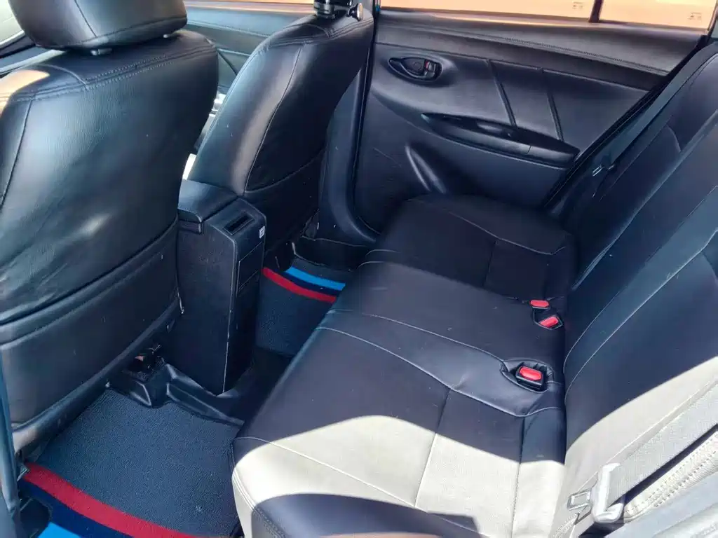 Toyota Yaris L 2014