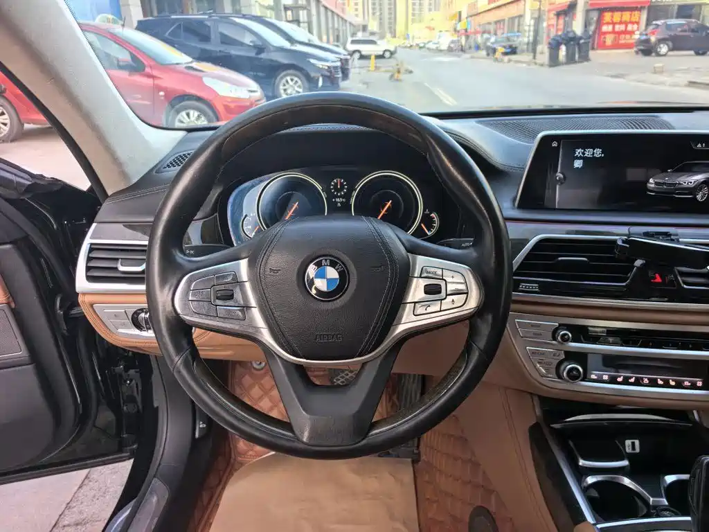 BMW 7 Series 2017 — фото 10