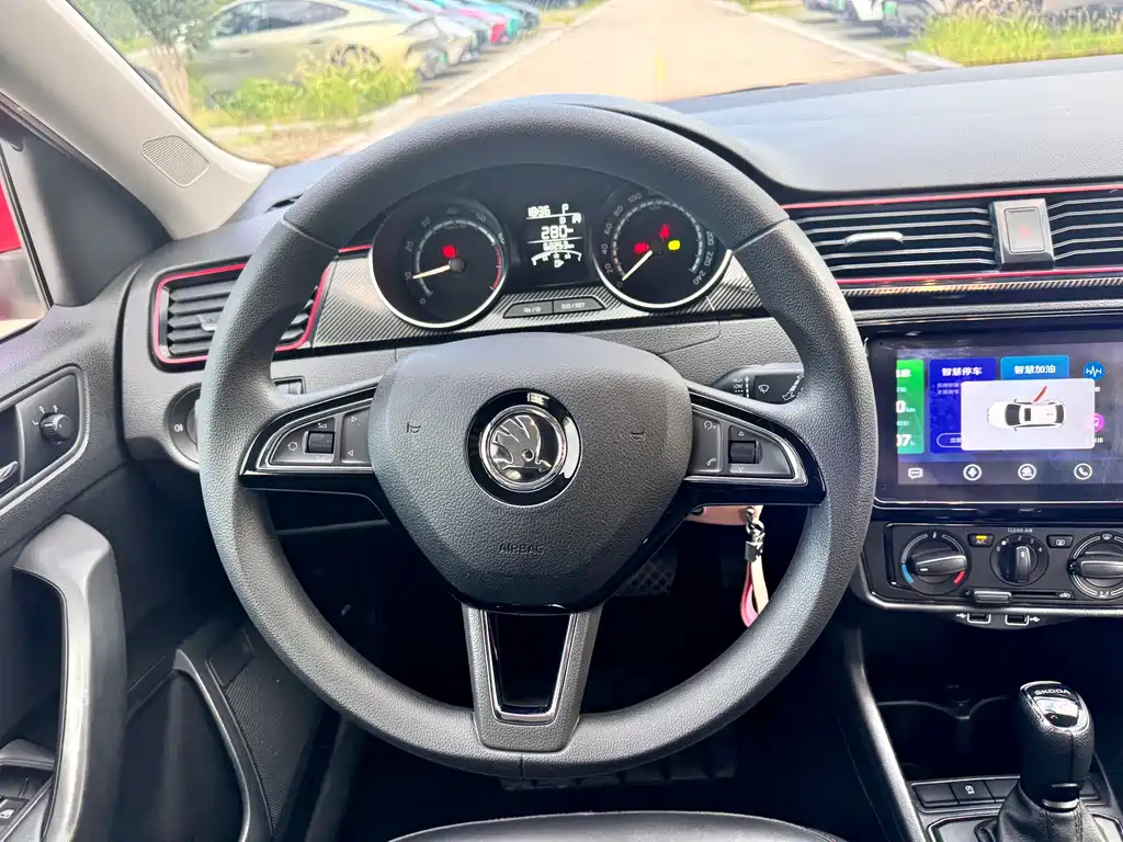 Skoda Rapid Spaceback 2020 — фото 11
