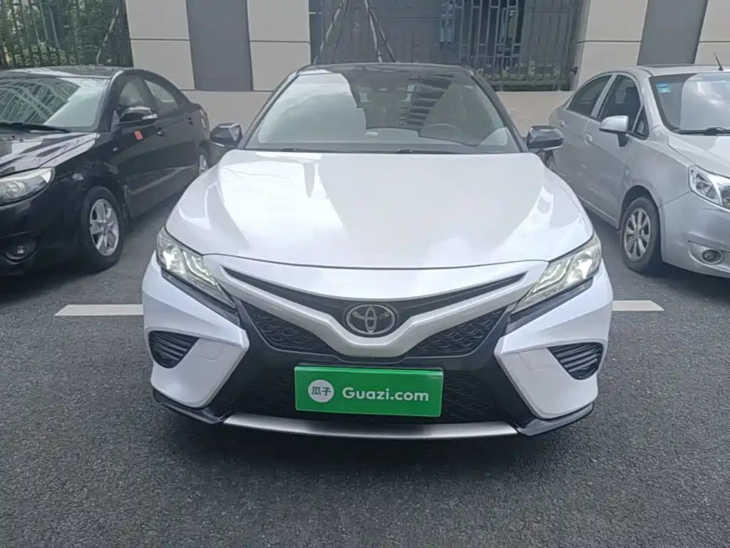 Toyota Camry 2018 — фото 3