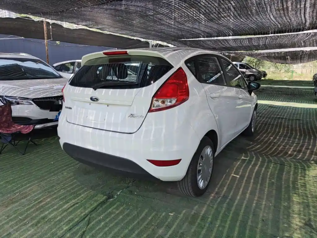 Ford Fiesta 2016 — фото 7