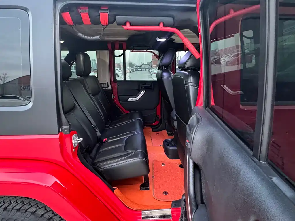 Jeep Wrangler 2014 — фото 11