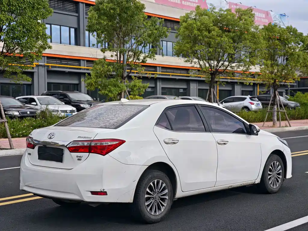 Toyota Corolla 2018 — фото 8