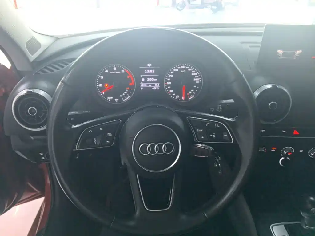 Audi A3 2018 — фото 11