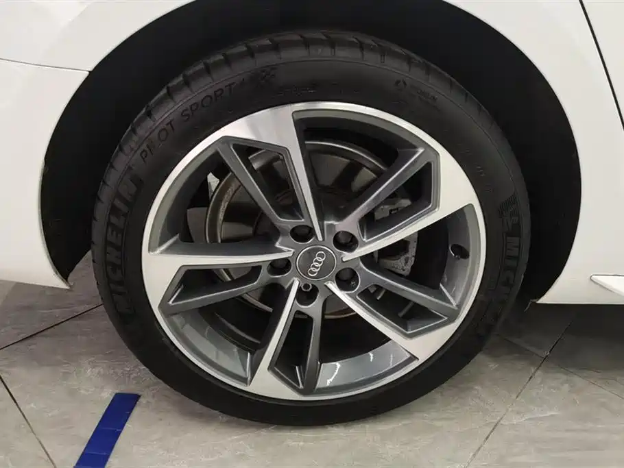 Audi A4L 2020