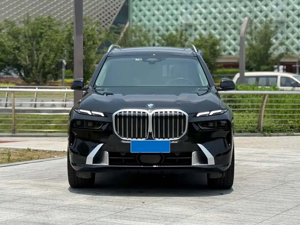 BMW X7 2023 — фото 2