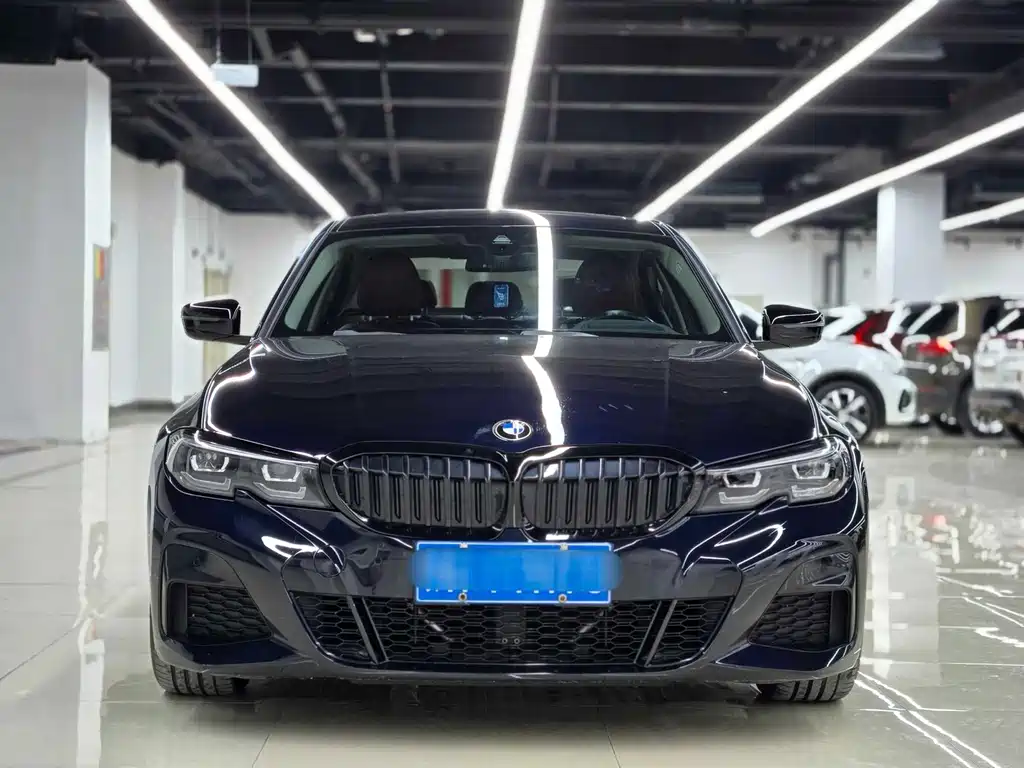 BMW 3 Series 2022 — фото 1