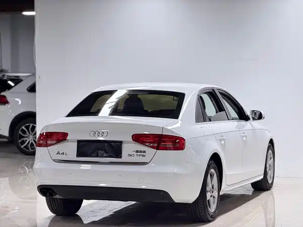 Audi A4L 2015