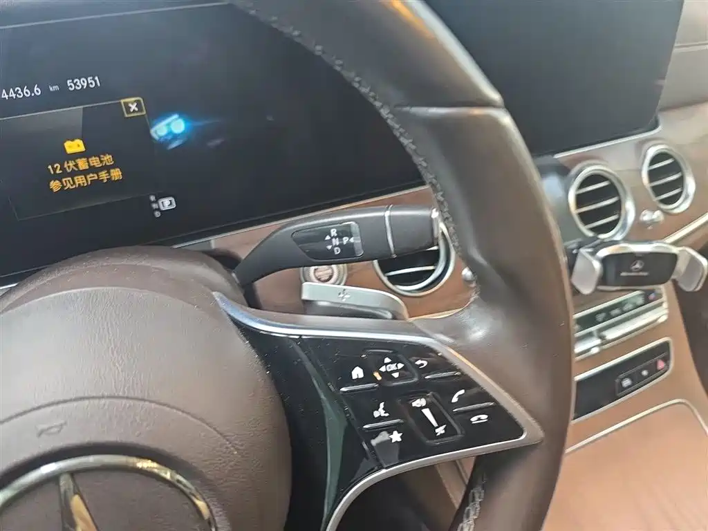 Mercedes-Benz E-Class 2023 — фото 14