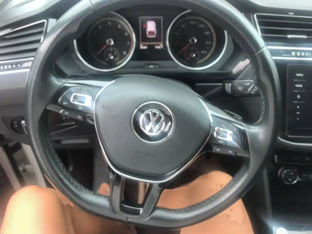 Volkswagen Tiguan L 2020 — фото 11
