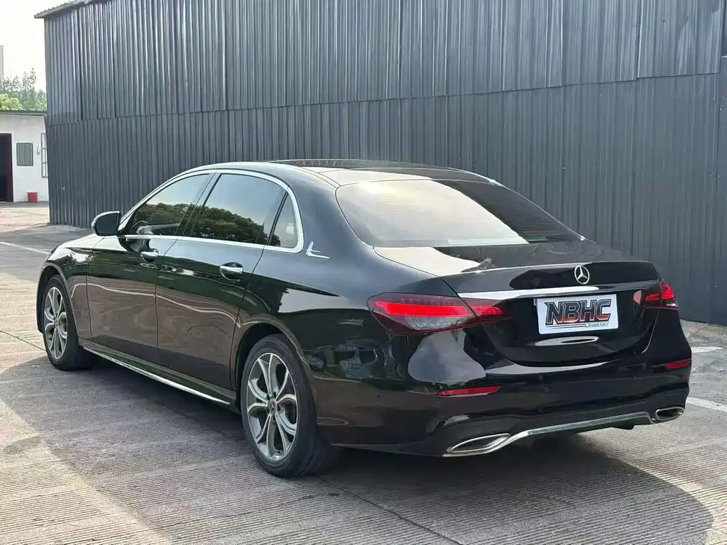 Mercedes-Benz E-Class 2021 — фото 18