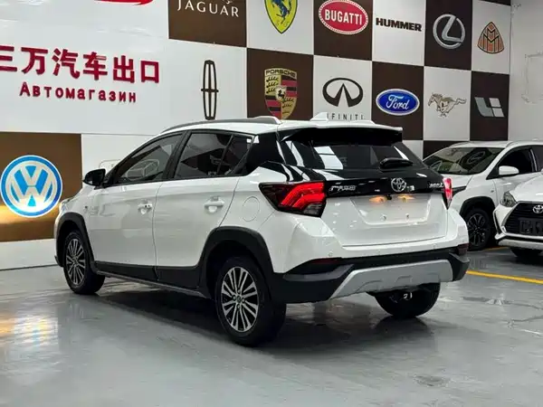 Toyota Yaris L 2023