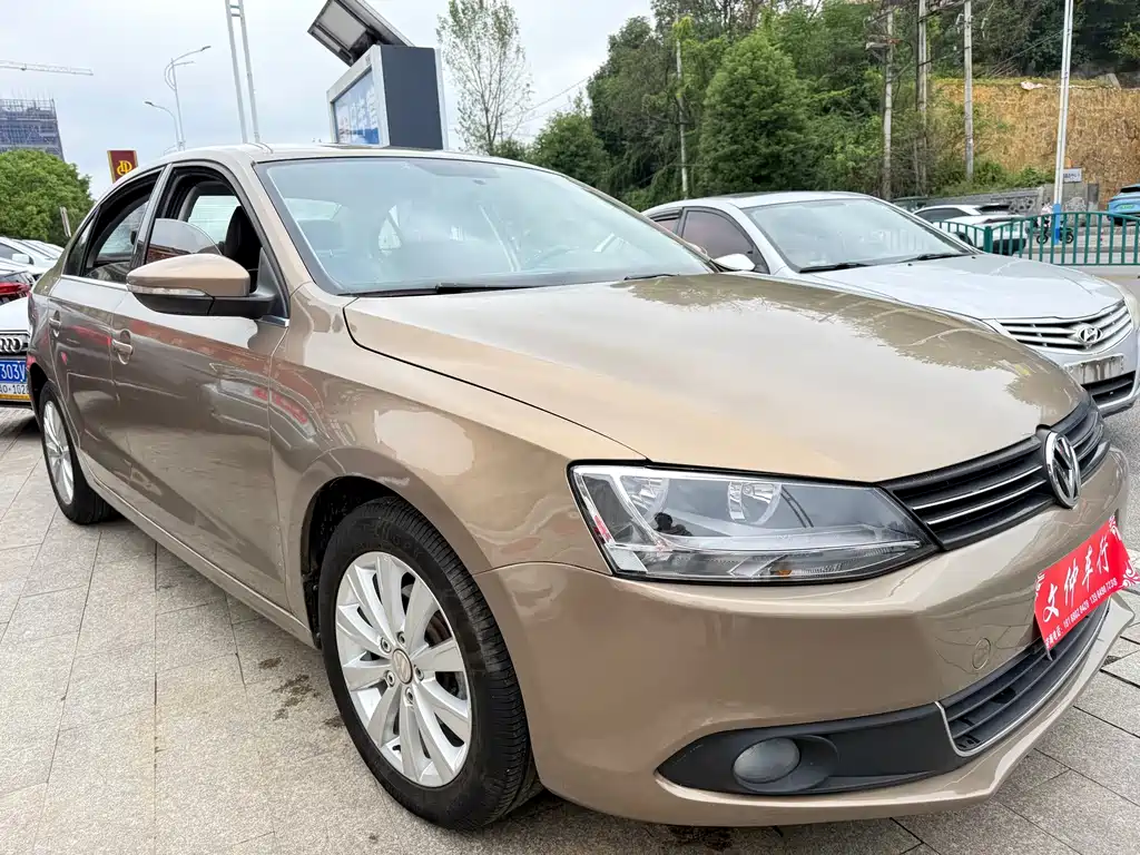 Volkswagen Sagitar 2015