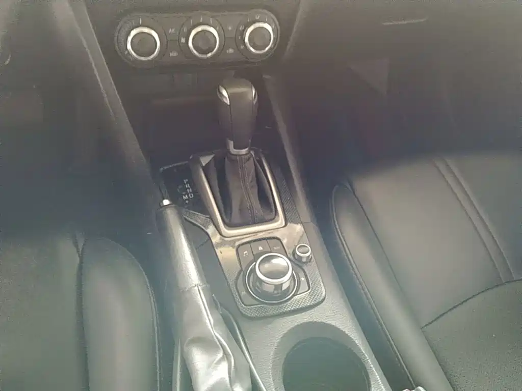 Mazda 3 Axela 2018 — фото 14