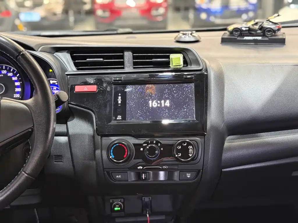 Honda Fit 2017 — фото 17