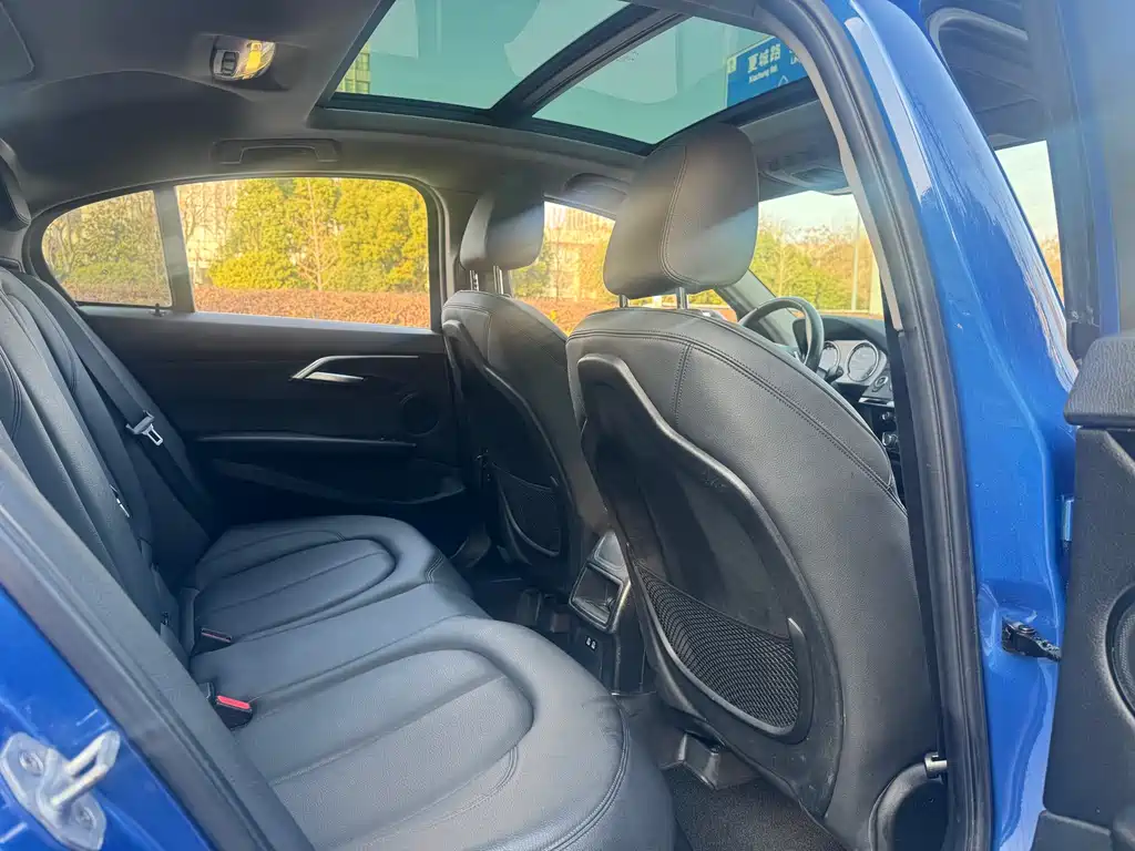 BMW 1 Series 2019 — фото 11