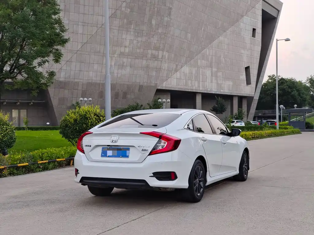 Honda Civic 2021 — фото 10