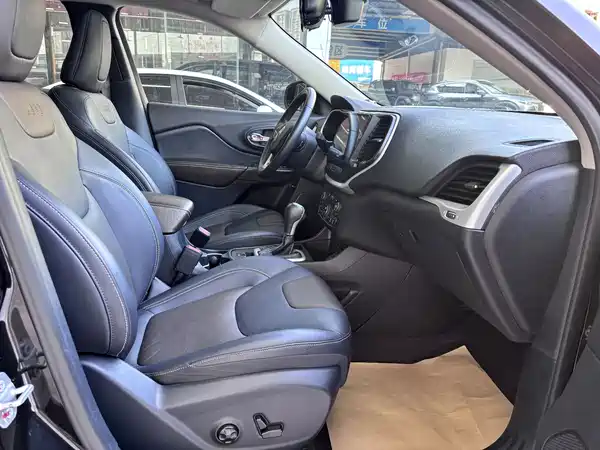 Jeep Cherokee 2021
