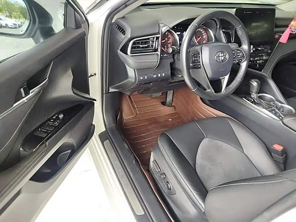 Toyota Camry 2023 — фото 16
