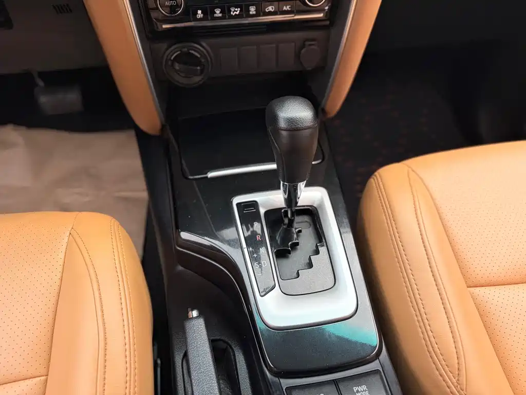 Toyota Fortuner 2018 — фото 16