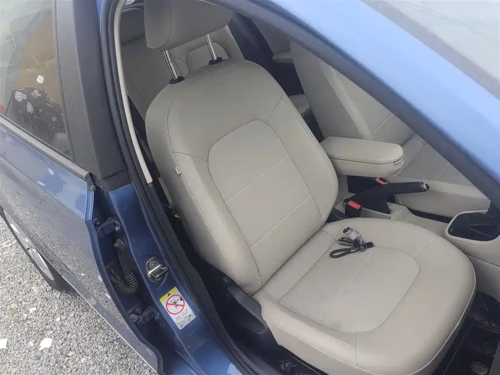 Skoda Rapid Spaceback 2015 — фото 25