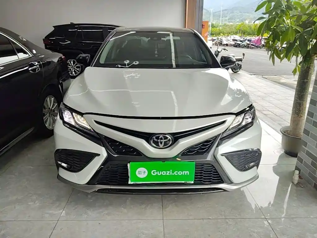 Toyota Camry 2023 — фото 3
