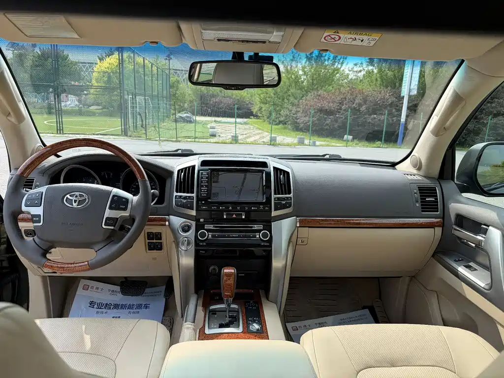 Toyota Land Cruiser 2014 — фото 15