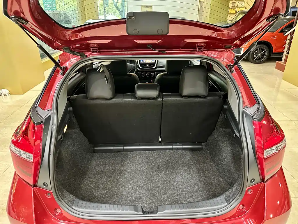 Toyota Yaris L 2019 — фото 19