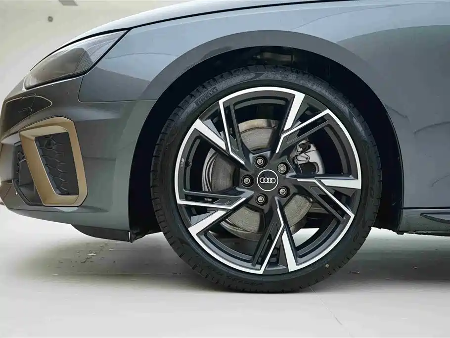 Audi A4L 2024 — фото 15